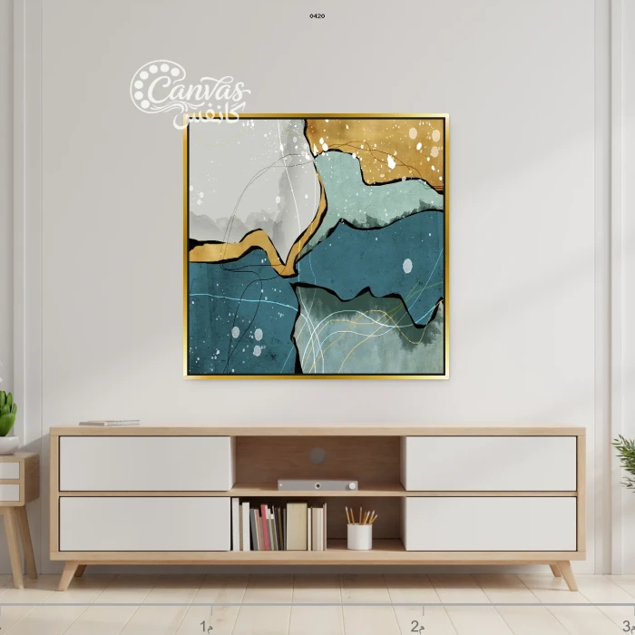 لوحة تجريدية بألوان زاهية تتفاعل مع الفضاء