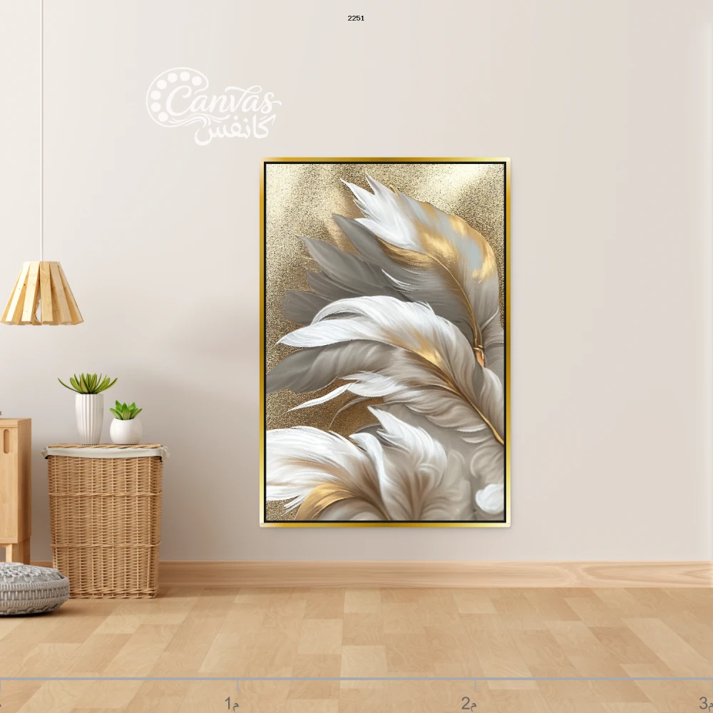 تكوين زهور بيضاء مع لمسات ذهبية