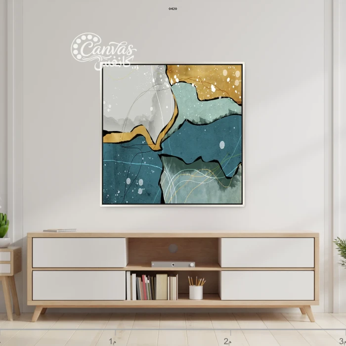 لوحة تجريدية بألوان زاهية تتفاعل مع الفضاء