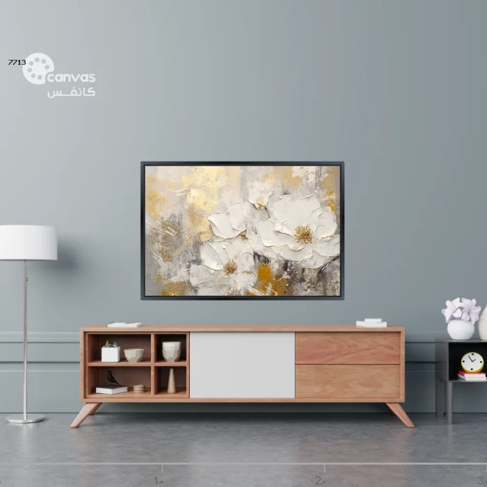 لوحة زهور بيضاء مع خلفية ذهبية