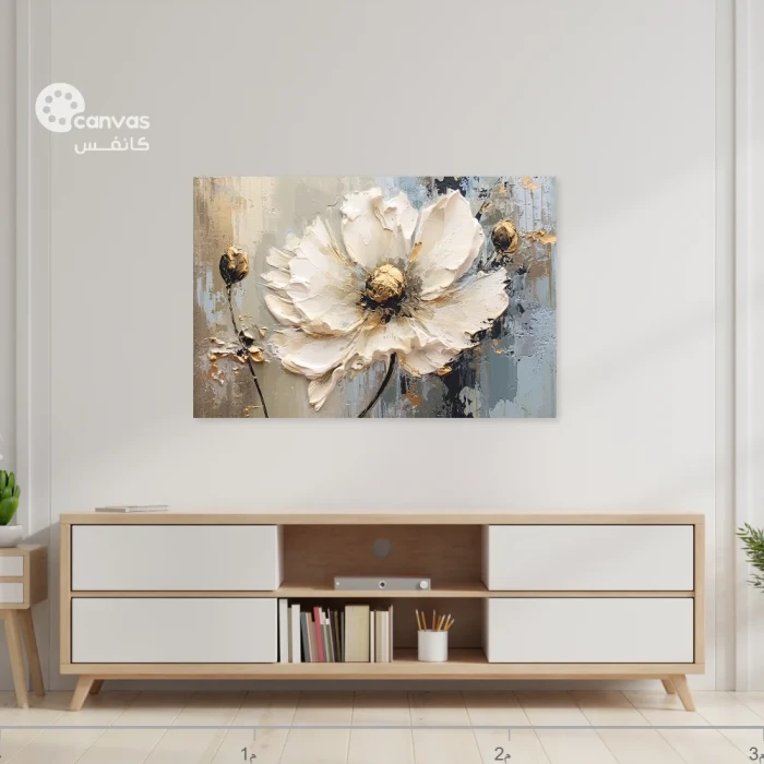 لوحة زهور بيضاء مع لمسات ذهبية